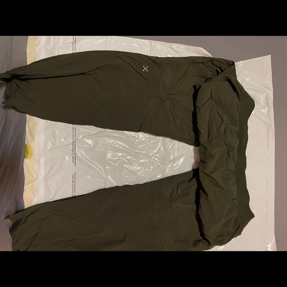 Brand new forest green lululemon yoga pants